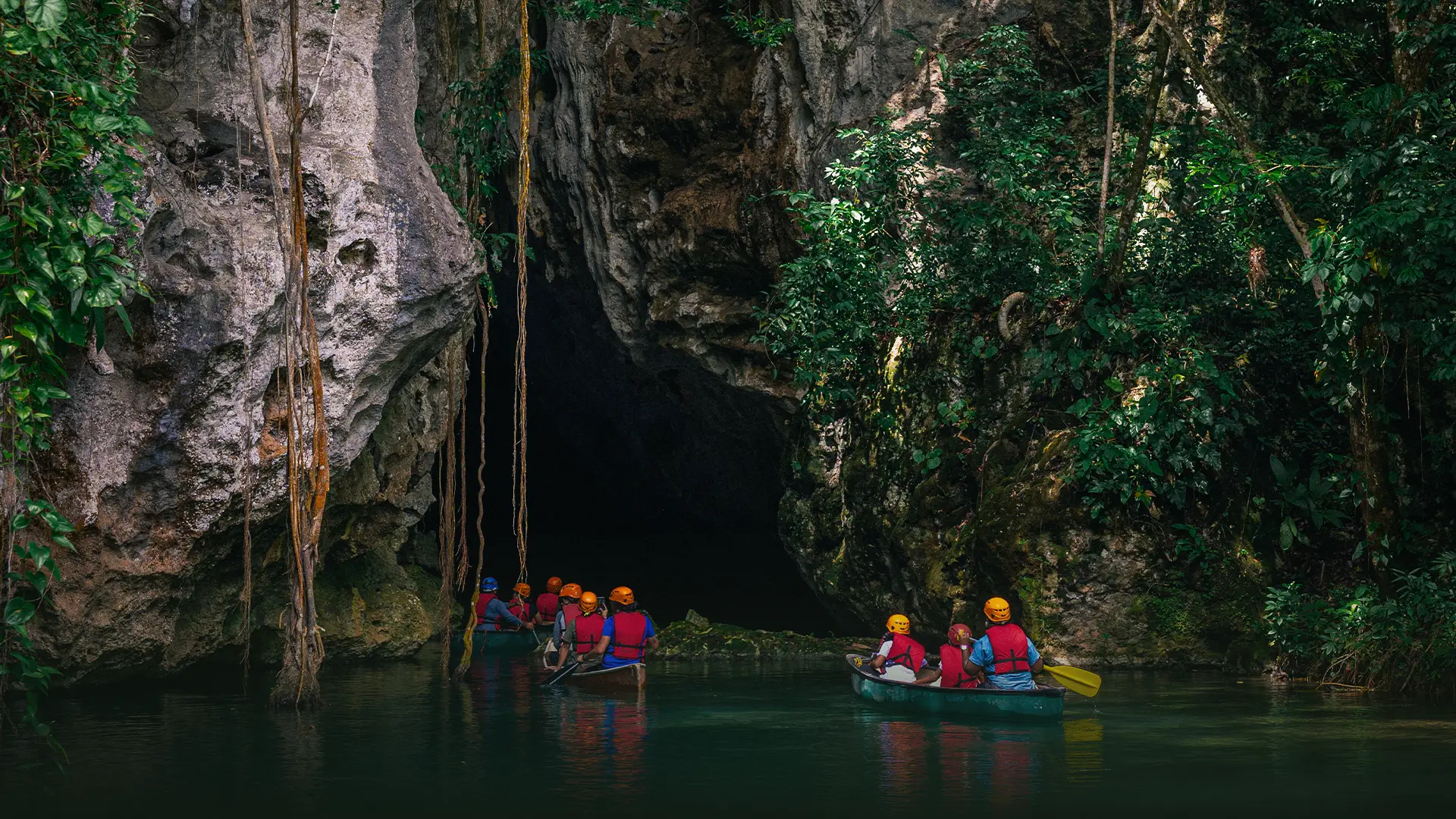 Belize Adventure Tours - Barton Creek Canoeing cave